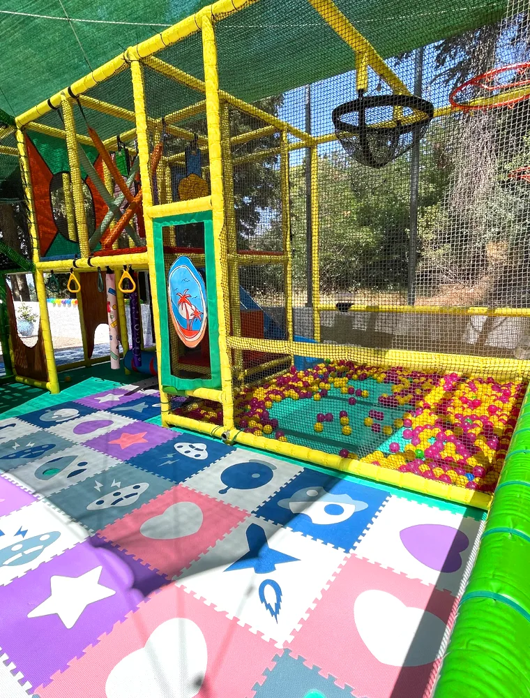 Ο παιδόπος στο Roots Kos